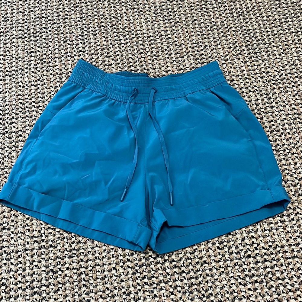 Spring break away lululemon shorts